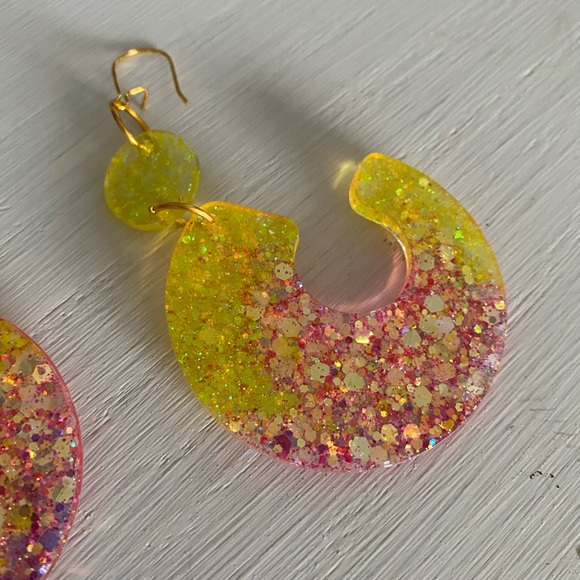 Hand made resin dangle earrings for pierced ears - Picture 3 of 4